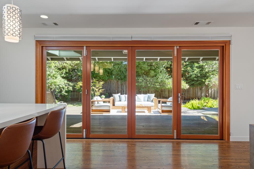 Detail Gallery Image 12 of 26 For 25 Sharon Ct, Menlo Park,  CA 94025 - 3 Beds | 3 Baths