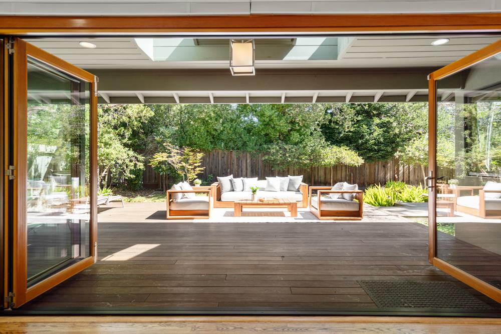 Detail Gallery Image 13 of 26 For 25 Sharon Ct, Menlo Park,  CA 94025 - 3 Beds | 3 Baths