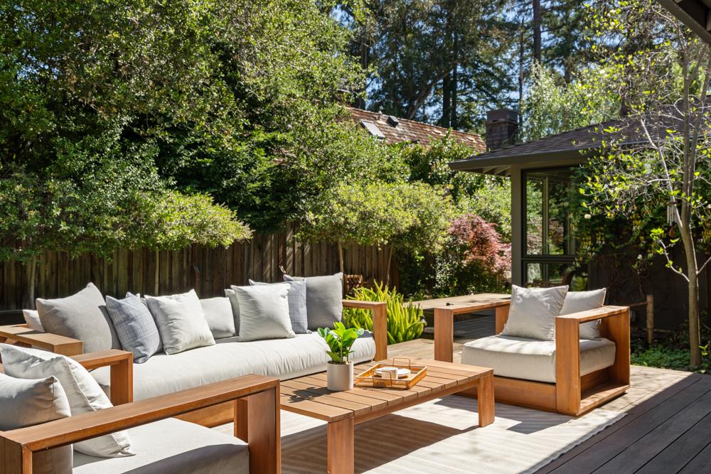 Detail Gallery Image 15 of 26 For 25 Sharon Ct, Menlo Park,  CA 94025 - 3 Beds | 3 Baths