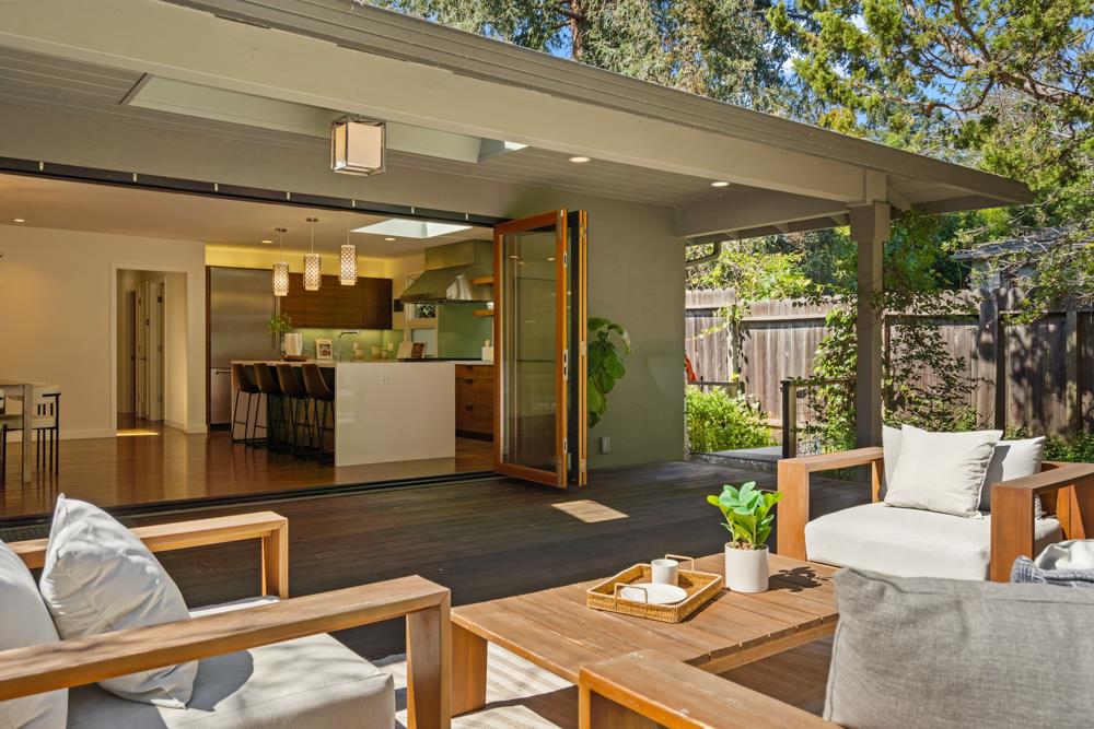 Detail Gallery Image 17 of 26 For 25 Sharon Ct, Menlo Park,  CA 94025 - 3 Beds | 3 Baths