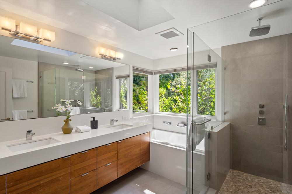 Detail Gallery Image 20 of 26 For 25 Sharon Ct, Menlo Park,  CA 94025 - 3 Beds | 3 Baths