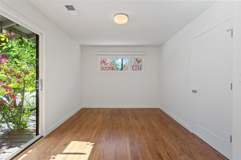 Detail Gallery Image 24 of 26 For 25 Sharon Ct, Menlo Park,  CA 94025 - 3 Beds | 3 Baths