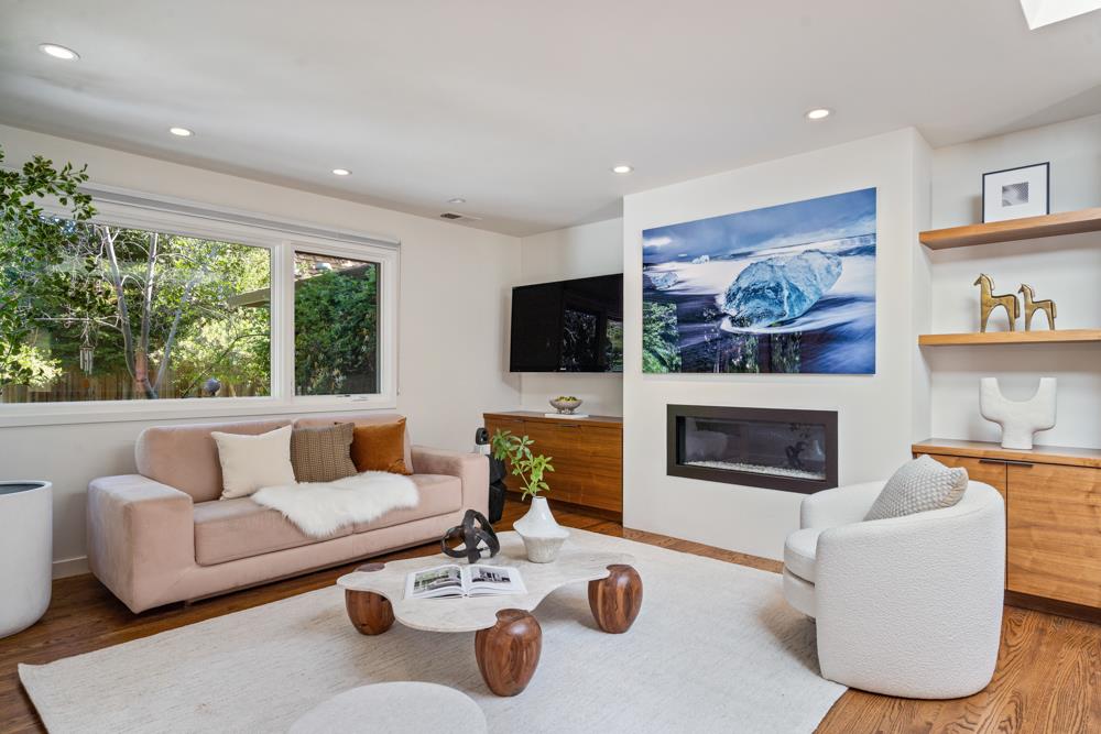 Detail Gallery Image 3 of 26 For 25 Sharon Ct, Menlo Park,  CA 94025 - 3 Beds | 3 Baths