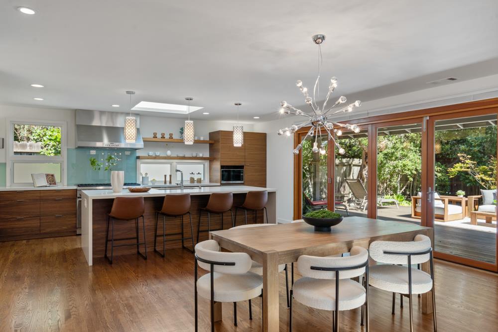 Detail Gallery Image 5 of 26 For 25 Sharon Ct, Menlo Park,  CA 94025 - 3 Beds | 3 Baths