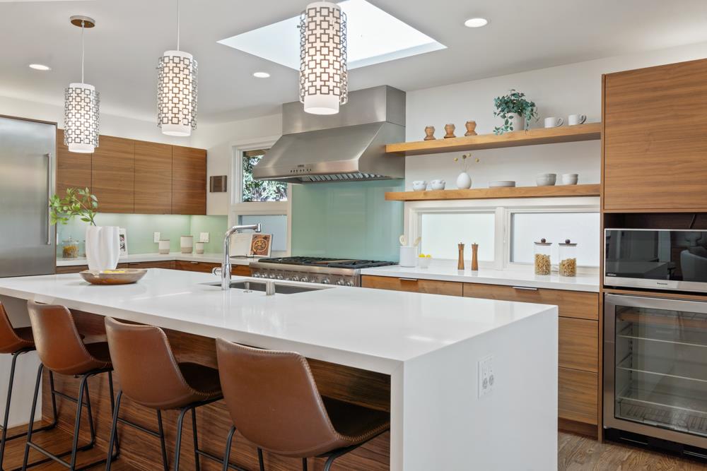 Detail Gallery Image 7 of 26 For 25 Sharon Ct, Menlo Park,  CA 94025 - 3 Beds | 3 Baths