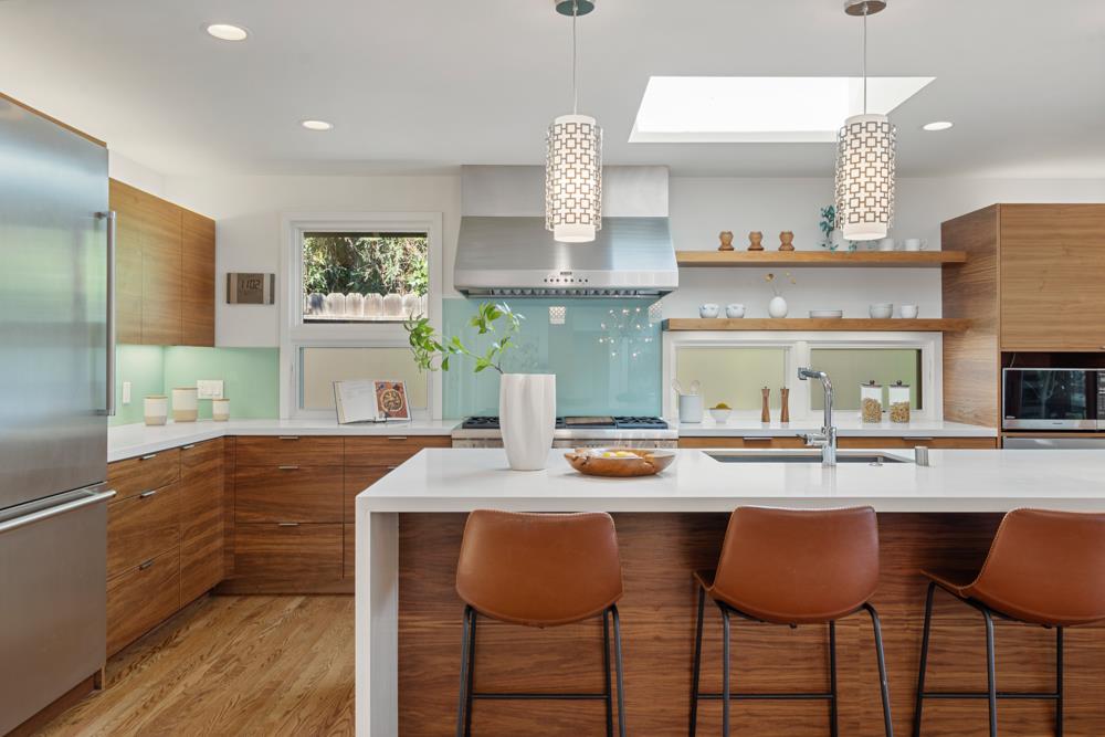 Detail Gallery Image 8 of 26 For 25 Sharon Ct, Menlo Park,  CA 94025 - 3 Beds | 3 Baths