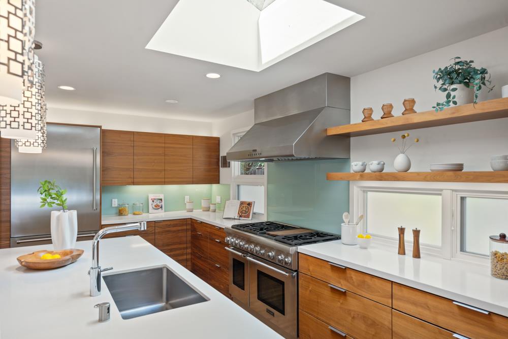 Detail Gallery Image 9 of 26 For 25 Sharon Ct, Menlo Park,  CA 94025 - 3 Beds | 3 Baths