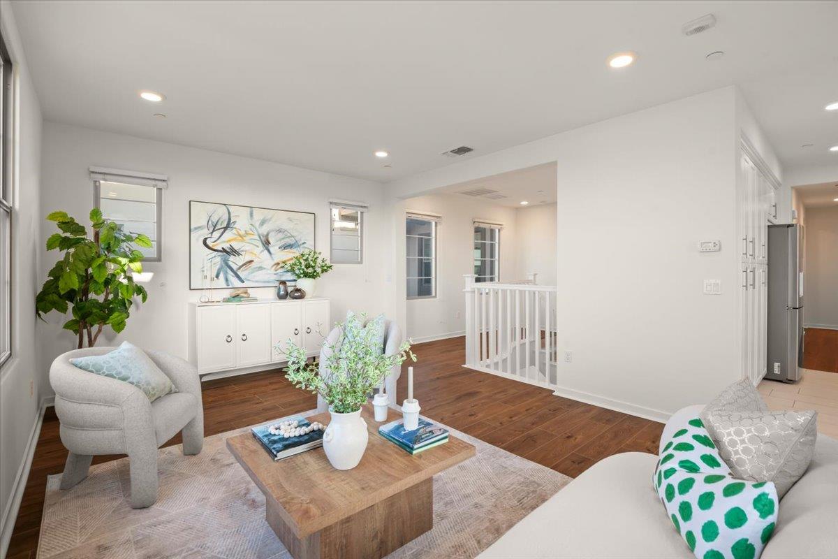 Detail Gallery Image 12 of 59 For 1087 Bigleaf Pl #109,  San Jose,  CA 95131 - 3 Beds | 3 Baths