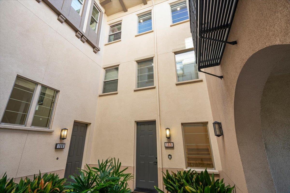 Detail Gallery Image 3 of 59 For 1087 Bigleaf Pl #109,  San Jose,  CA 95131 - 3 Beds | 3 Baths