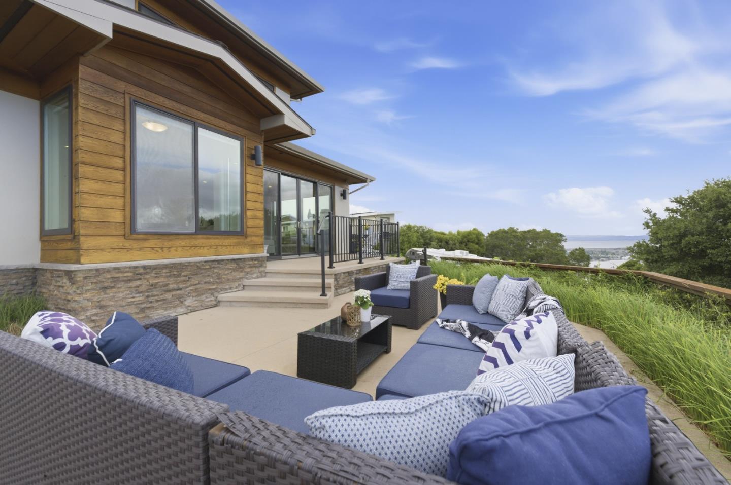 Detail Gallery Image 31 of 32 For 60 Dartmouth Ave, San Carlos,  CA 94070 - 4 Beds | 4 Baths