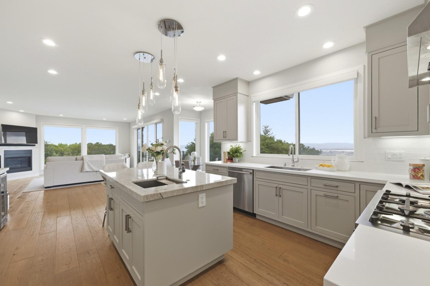 Detail Gallery Image 6 of 32 For 60 Dartmouth Ave, San Carlos,  CA 94070 - 4 Beds | 4 Baths