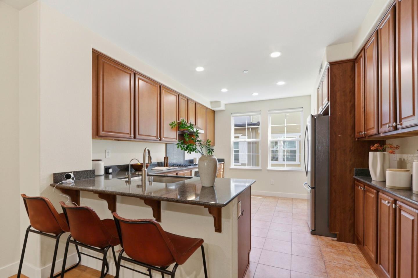 Detail Gallery Image 6 of 31 For 1642 Lorient Ter, San Jose,  CA 95133 - 2 Beds | 2 Baths