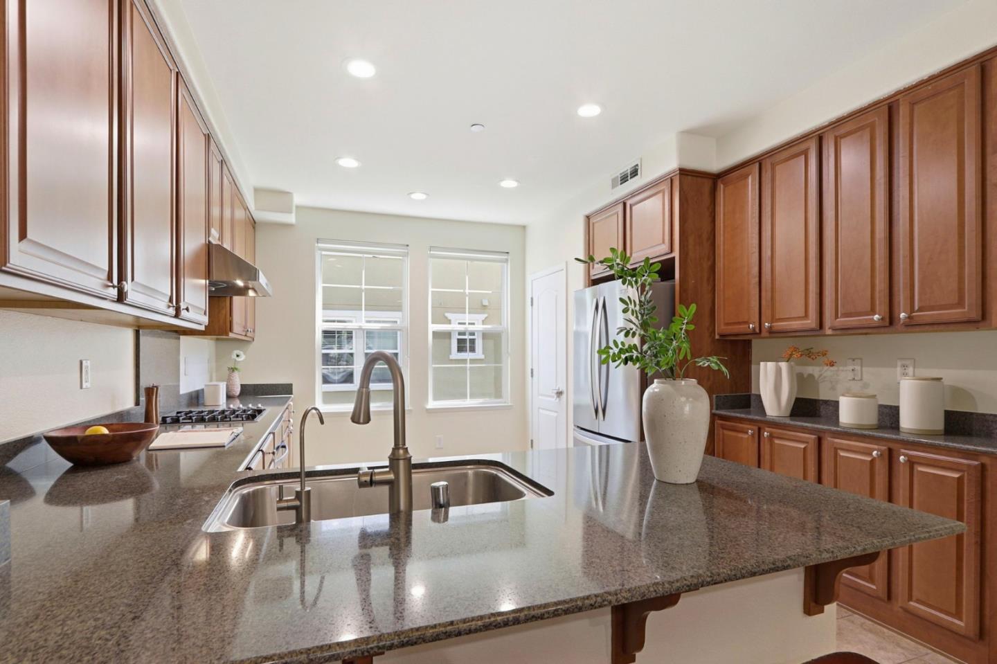 Detail Gallery Image 7 of 31 For 1642 Lorient Ter, San Jose,  CA 95133 - 2 Beds | 2 Baths