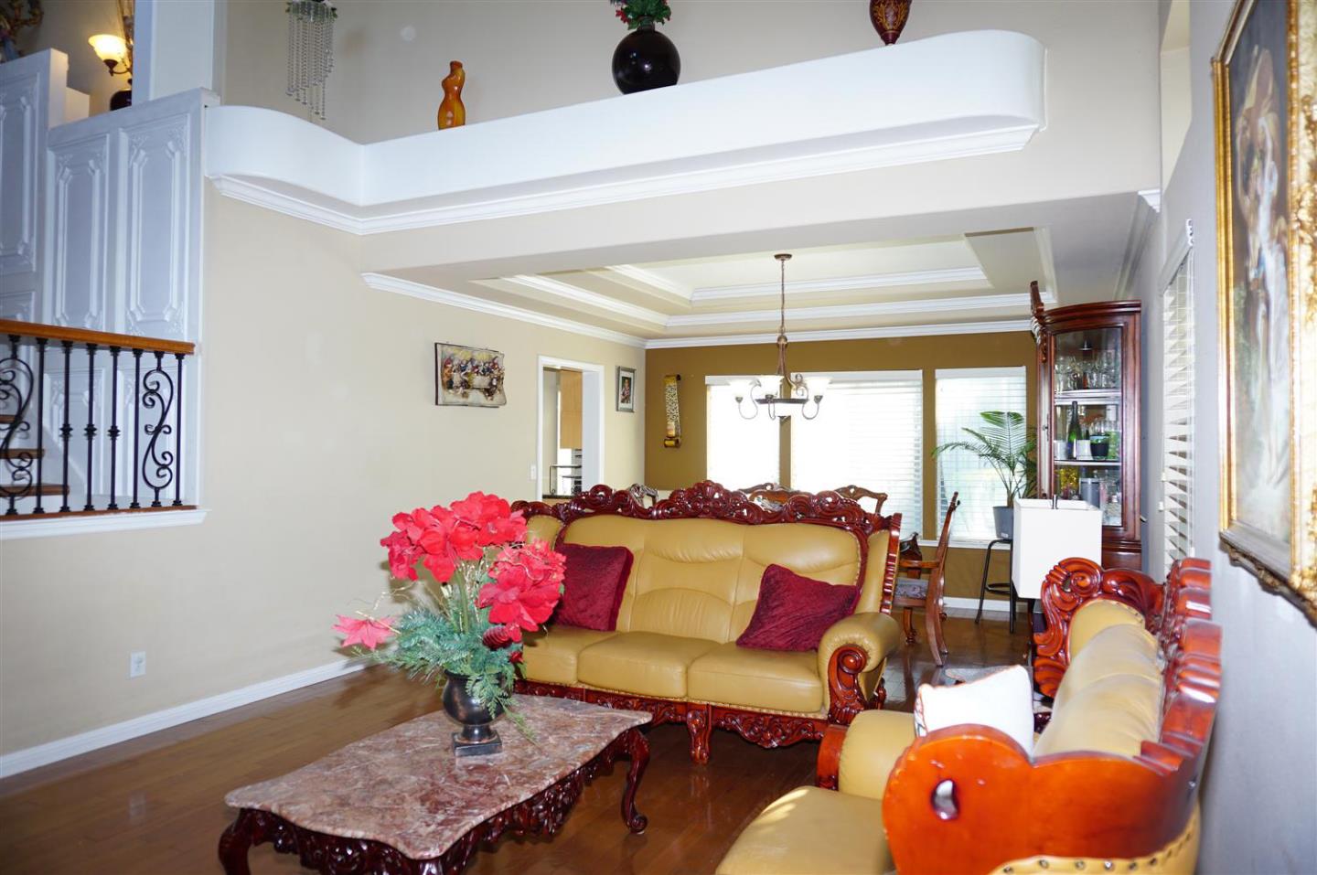 Detail Gallery Image 10 of 22 For 9402 Rodeo Dr, Gilroy,  CA 95020 - 6 Beds | 2/1 Baths