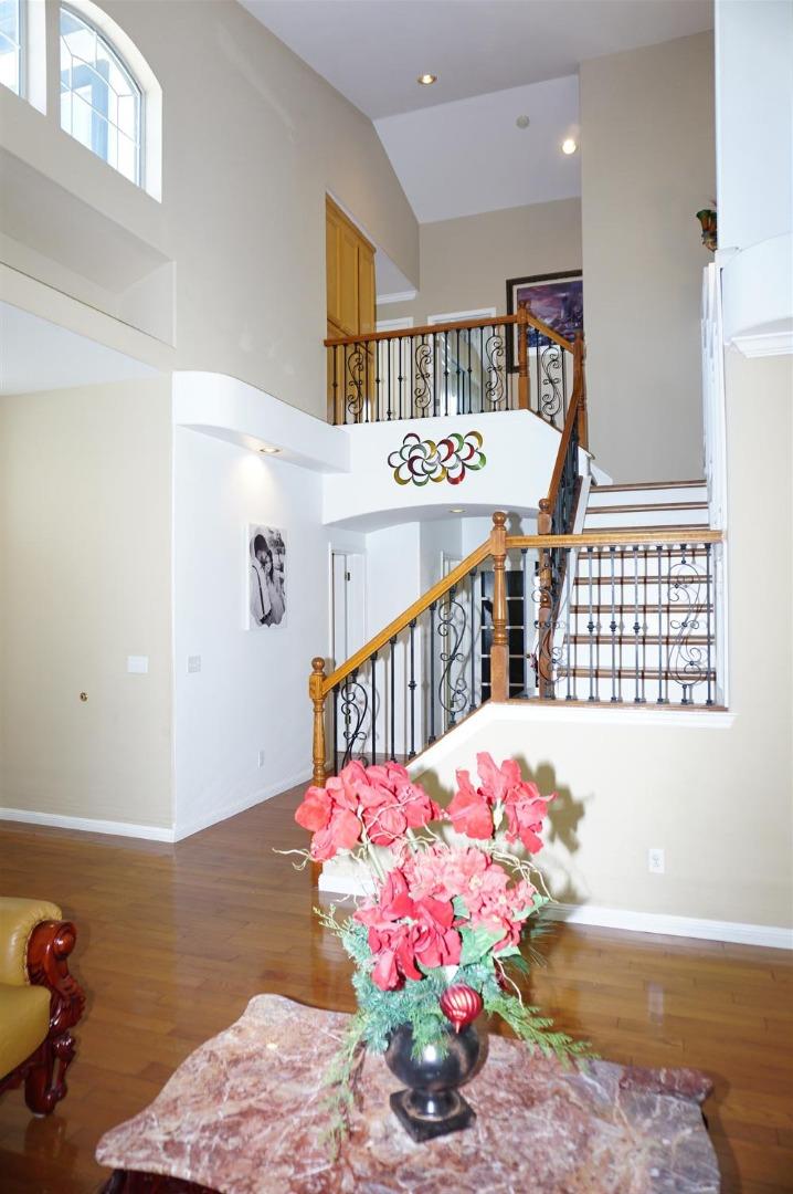 Detail Gallery Image 16 of 22 For 9402 Rodeo Dr, Gilroy,  CA 95020 - 6 Beds | 2/1 Baths