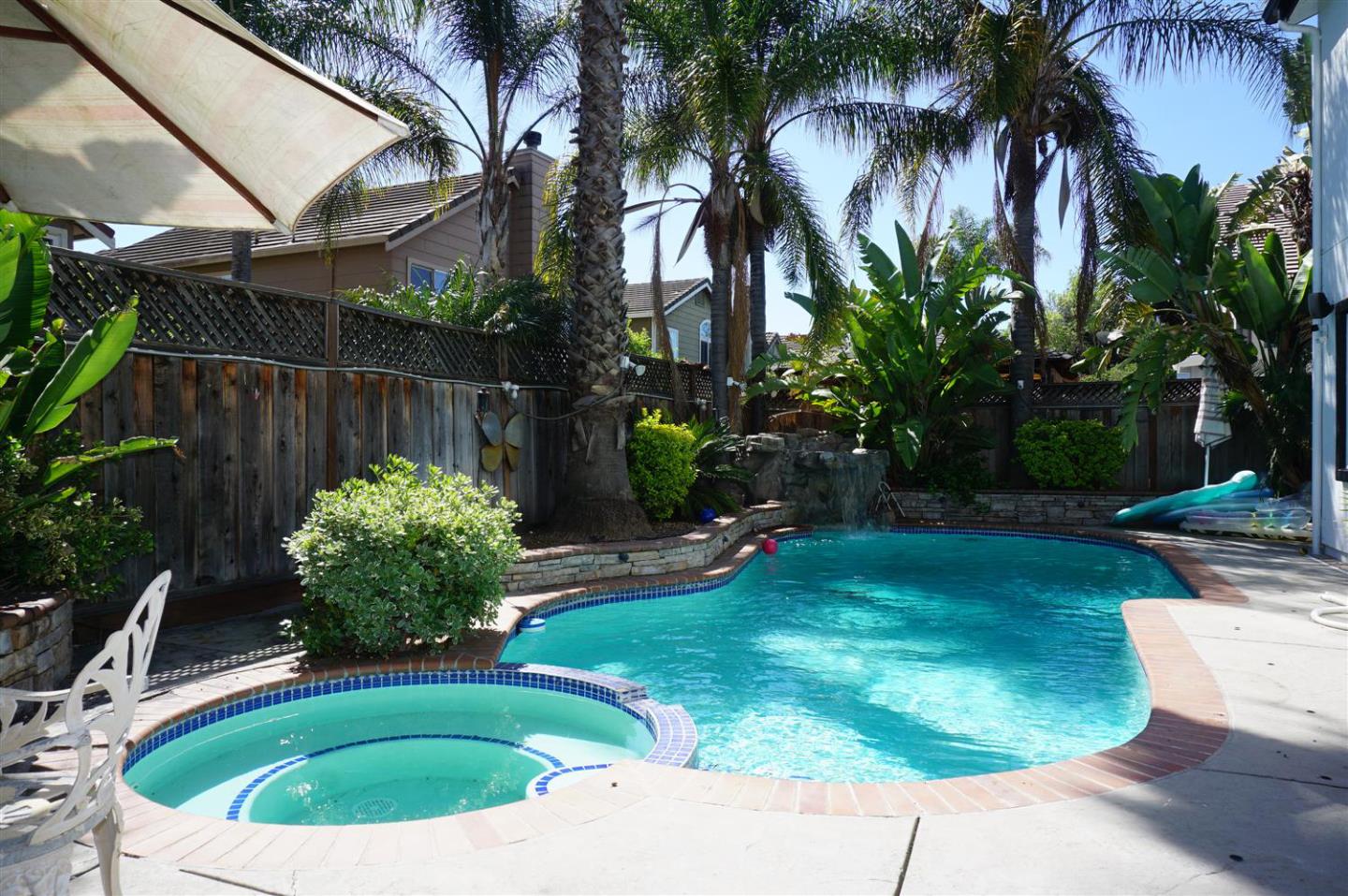 Detail Gallery Image 17 of 22 For 9402 Rodeo Dr, Gilroy,  CA 95020 - 6 Beds | 2/1 Baths