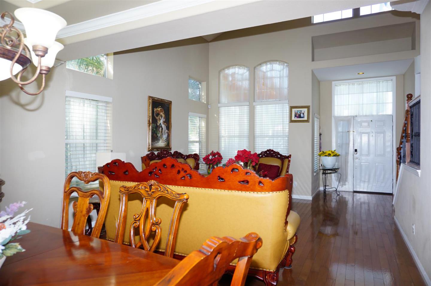 Detail Gallery Image 2 of 22 For 9402 Rodeo Dr, Gilroy,  CA 95020 - 6 Beds | 2/1 Baths