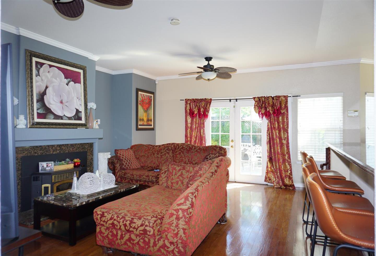 Detail Gallery Image 3 of 22 For 9402 Rodeo Dr, Gilroy,  CA 95020 - 6 Beds | 2/1 Baths