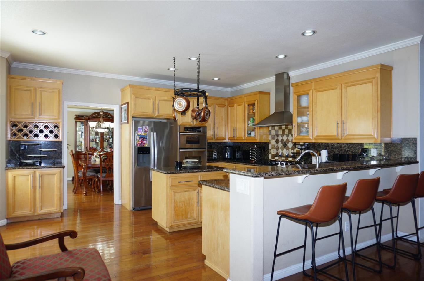 Detail Gallery Image 8 of 22 For 9402 Rodeo Dr, Gilroy,  CA 95020 - 6 Beds | 2/1 Baths