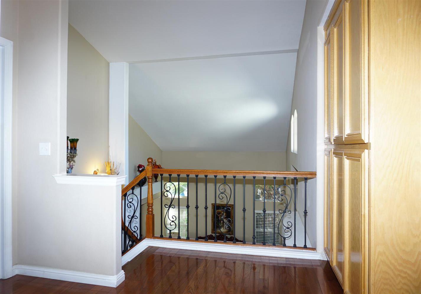 Detail Gallery Image 9 of 22 For 9402 Rodeo Dr, Gilroy,  CA 95020 - 6 Beds | 2/1 Baths
