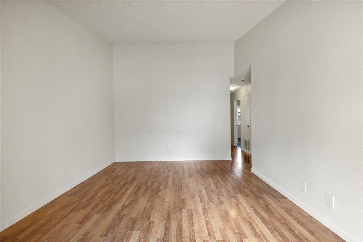 Detail Gallery Image 4 of 14 For 210 Damsen Dr, San Jose,  CA 95116 - 2 Beds | 2 Baths