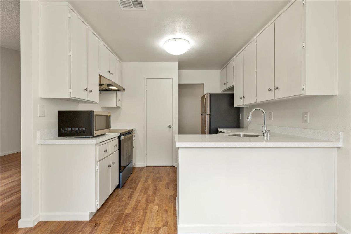 Detail Gallery Image 7 of 14 For 210 Damsen Dr, San Jose,  CA 95116 - 2 Beds | 2 Baths