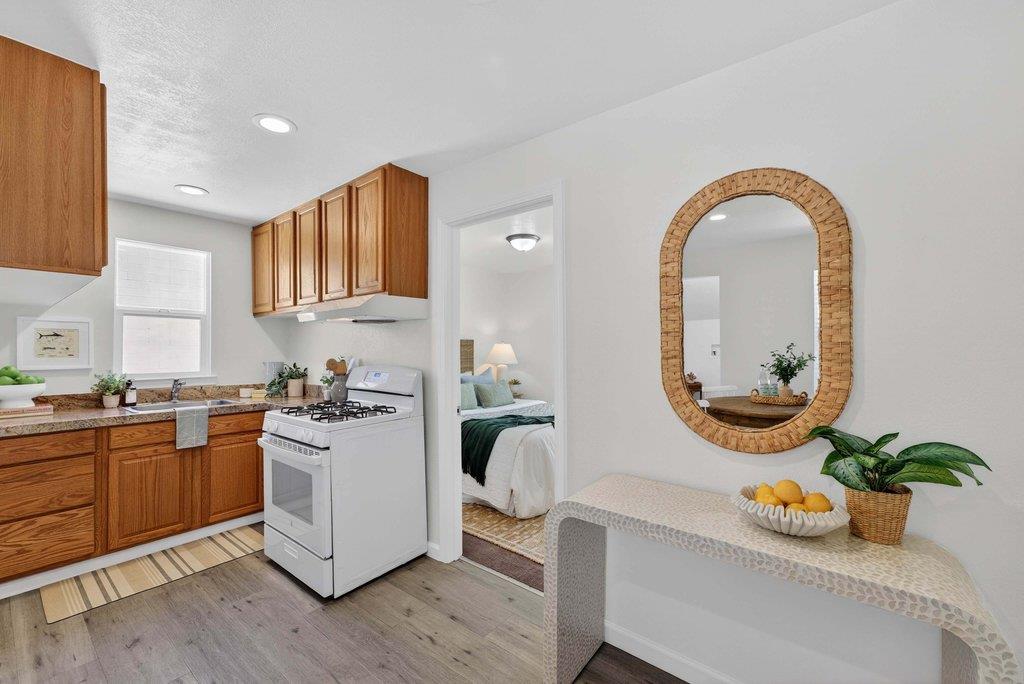 Detail Gallery Image 12 of 35 For 152 Grove St, Watsonville,  CA 95076 - 3 Beds | 1 Baths