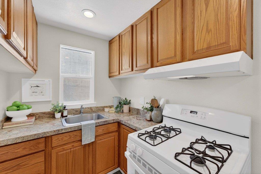 Detail Gallery Image 13 of 35 For 152 Grove St, Watsonville,  CA 95076 - 3 Beds | 1 Baths