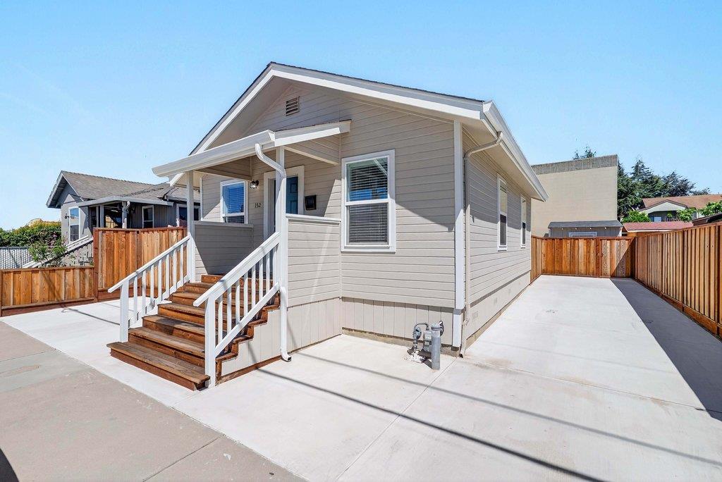 Detail Gallery Image 2 of 35 For 152 Grove St, Watsonville,  CA 95076 - 3 Beds | 1 Baths