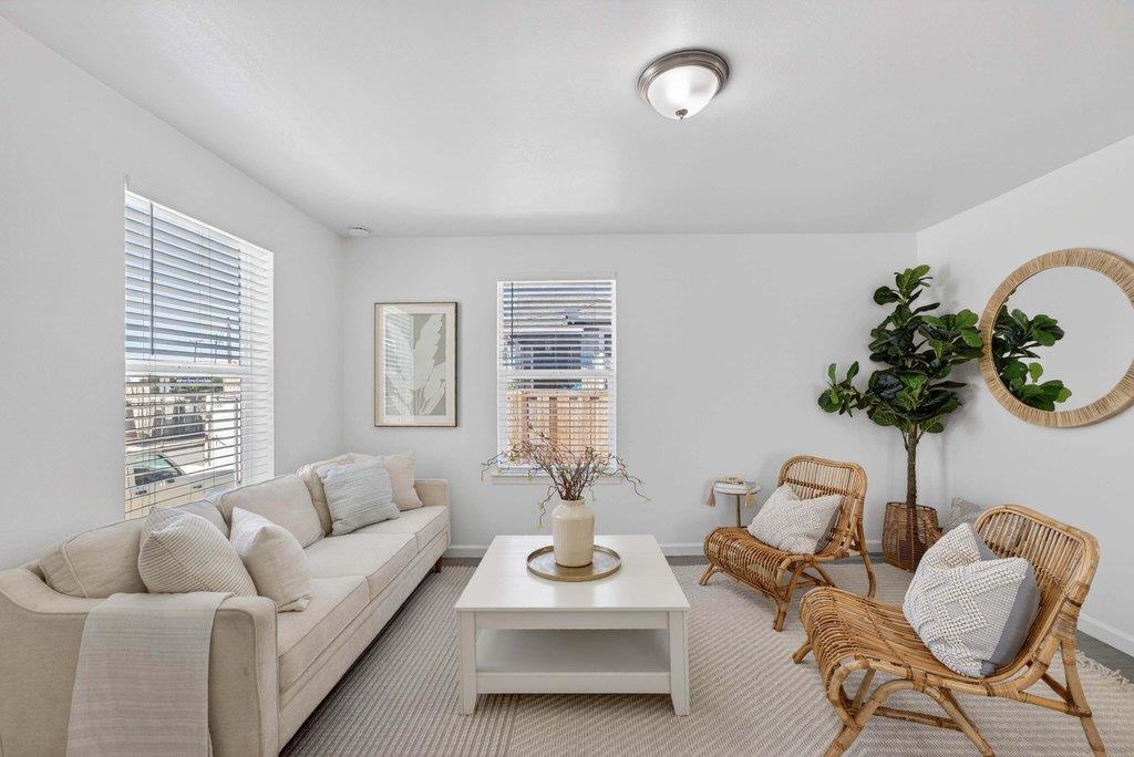 Detail Gallery Image 4 of 35 For 152 Grove St, Watsonville,  CA 95076 - 3 Beds | 1 Baths