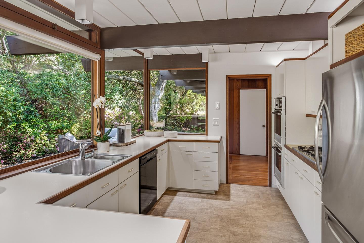 Detail Gallery Image 15 of 43 For 25 Cordova Ct, Portola Valley,  CA 94028 - 3 Beds | 3 Baths