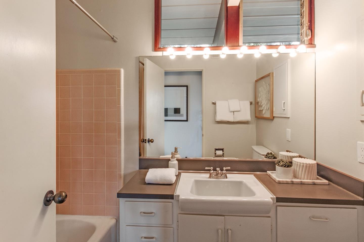 Detail Gallery Image 28 of 43 For 25 Cordova Ct, Portola Valley,  CA 94028 - 3 Beds | 3 Baths