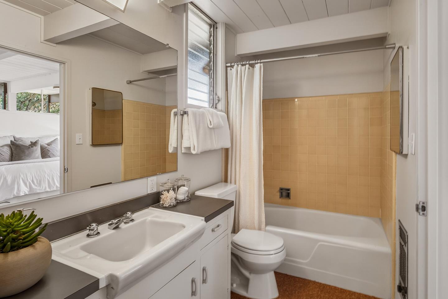 Detail Gallery Image 30 of 43 For 25 Cordova Ct, Portola Valley,  CA 94028 - 3 Beds | 3 Baths