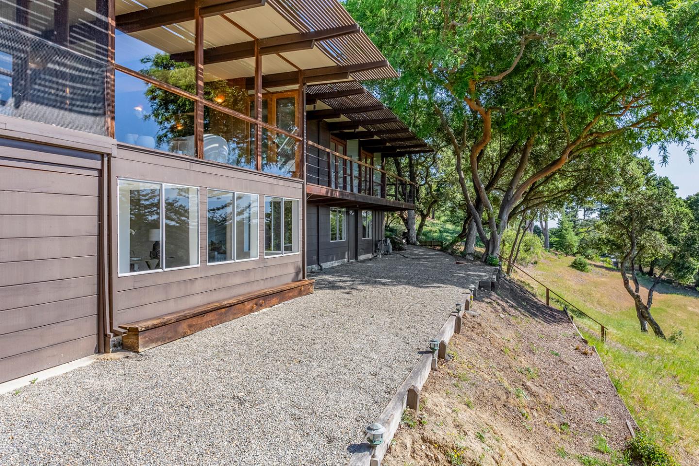 Detail Gallery Image 36 of 43 For 25 Cordova Ct, Portola Valley,  CA 94028 - 3 Beds | 3 Baths