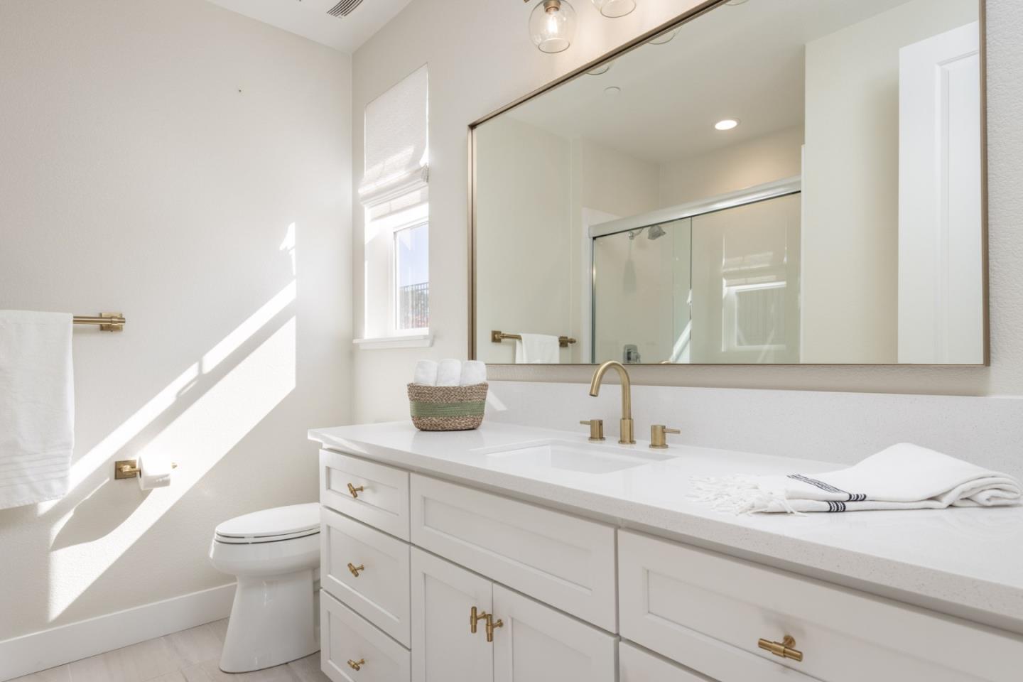 Detail Gallery Image 16 of 33 For 1771 Fairway Dr, Seaside,  CA 93955 - 5 Beds | 4/1 Baths