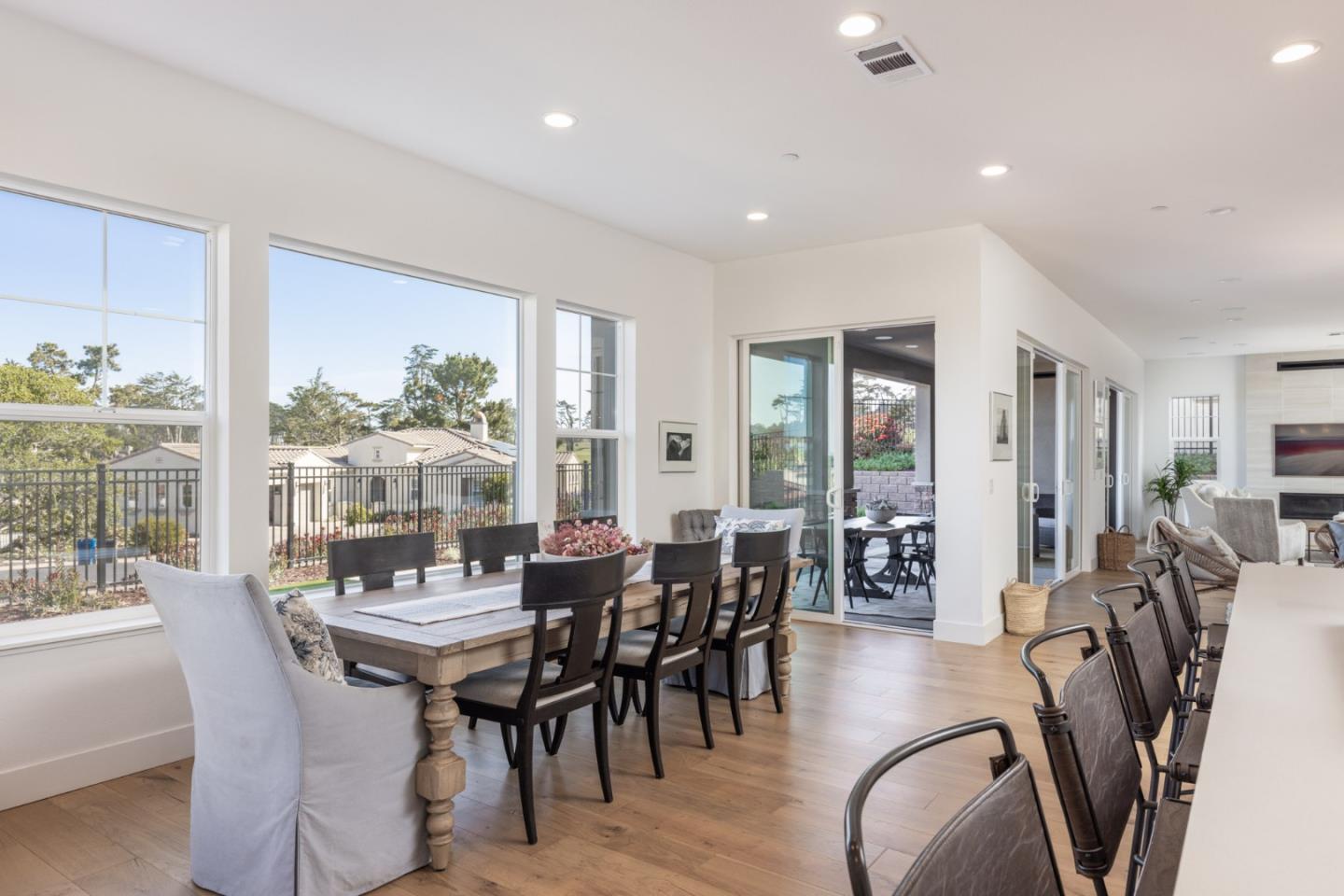 Detail Gallery Image 8 of 33 For 1771 Fairway Dr, Seaside,  CA 93955 - 5 Beds | 4/1 Baths