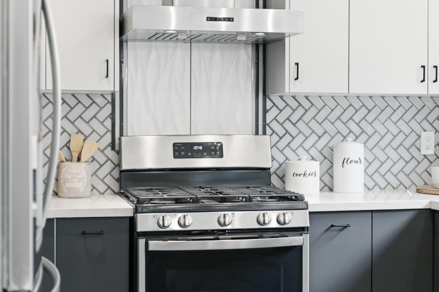 Detail Gallery Image 24 of 79 For 1664 Sixth Ave, Belmont,  CA 94002 - 4 Beds | 3 Baths