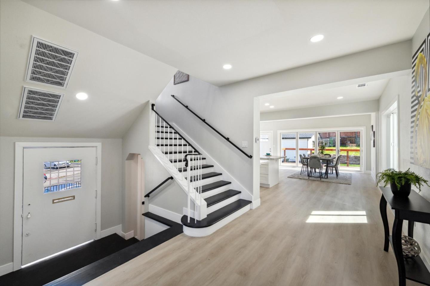 Detail Gallery Image 24 of 59 For 252 Euclid Ave, Oakland,  CA 94610 - 4 Beds | 4/1 Baths