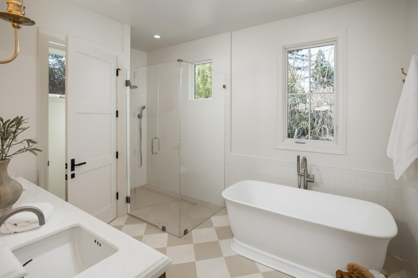 Detail Gallery Image 13 of 23 For 164 Waverley St, Palo Alto,  CA 94301 - 3 Beds | 3/1 Baths