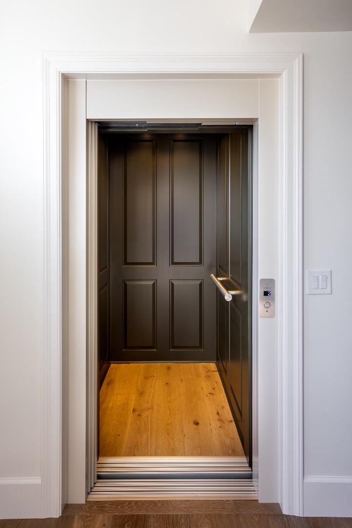 Detail Gallery Image 2 of 23 For 164 Waverley St, Palo Alto,  CA 94301 - 3 Beds | 3/1 Baths