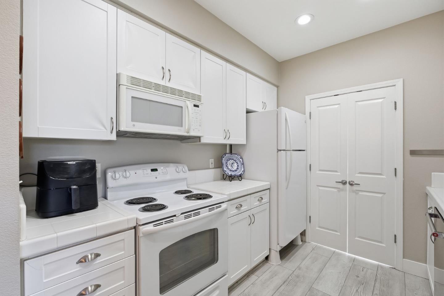 Detail Gallery Image 17 of 37 For 1982 W Bayshore Rd #310,  East Palo Alto,  CA 94303 - 1 Beds | 1 Baths