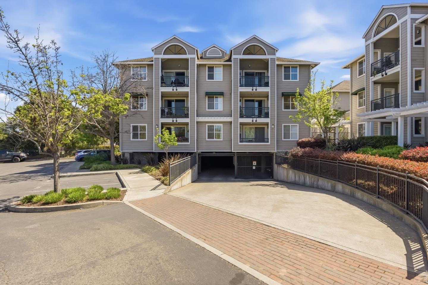 Detail Gallery Image 2 of 37 For 1982 W Bayshore Rd #310,  East Palo Alto,  CA 94303 - 1 Beds | 1 Baths