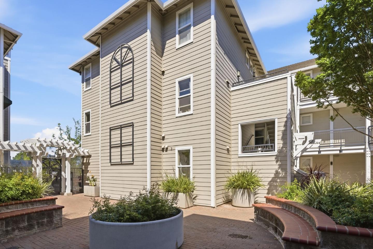 Detail Gallery Image 5 of 37 For 1982 W Bayshore Rd #310,  East Palo Alto,  CA 94303 - 1 Beds | 1 Baths