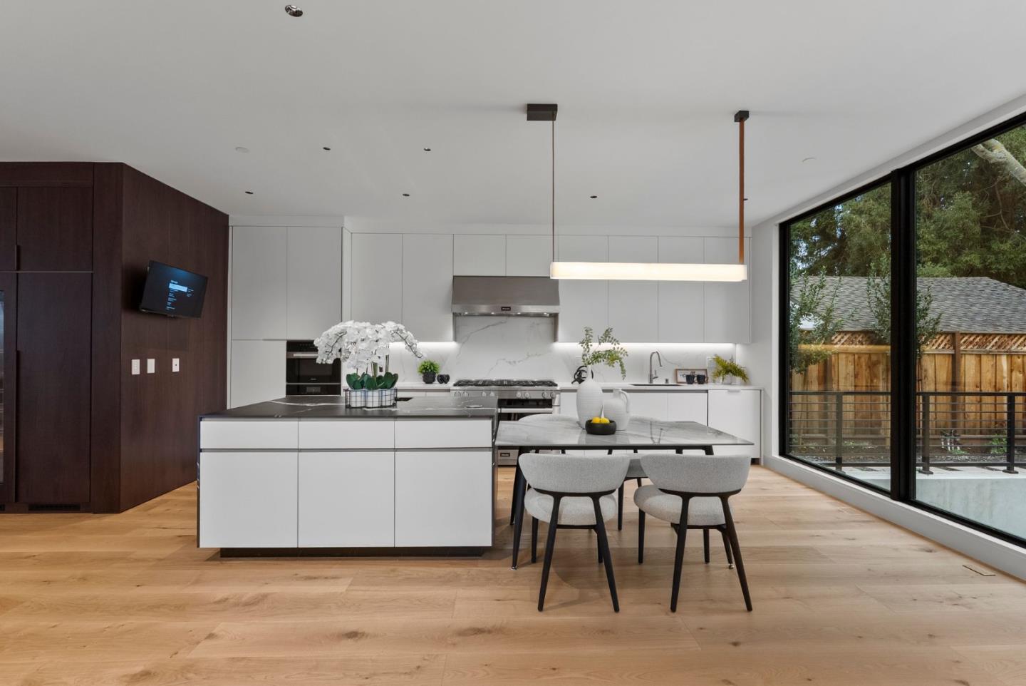 Detail Gallery Image 13 of 68 For 618 Tennyson Ave, Palo Alto,  CA 94301 - 5 Beds | 5/2 Baths