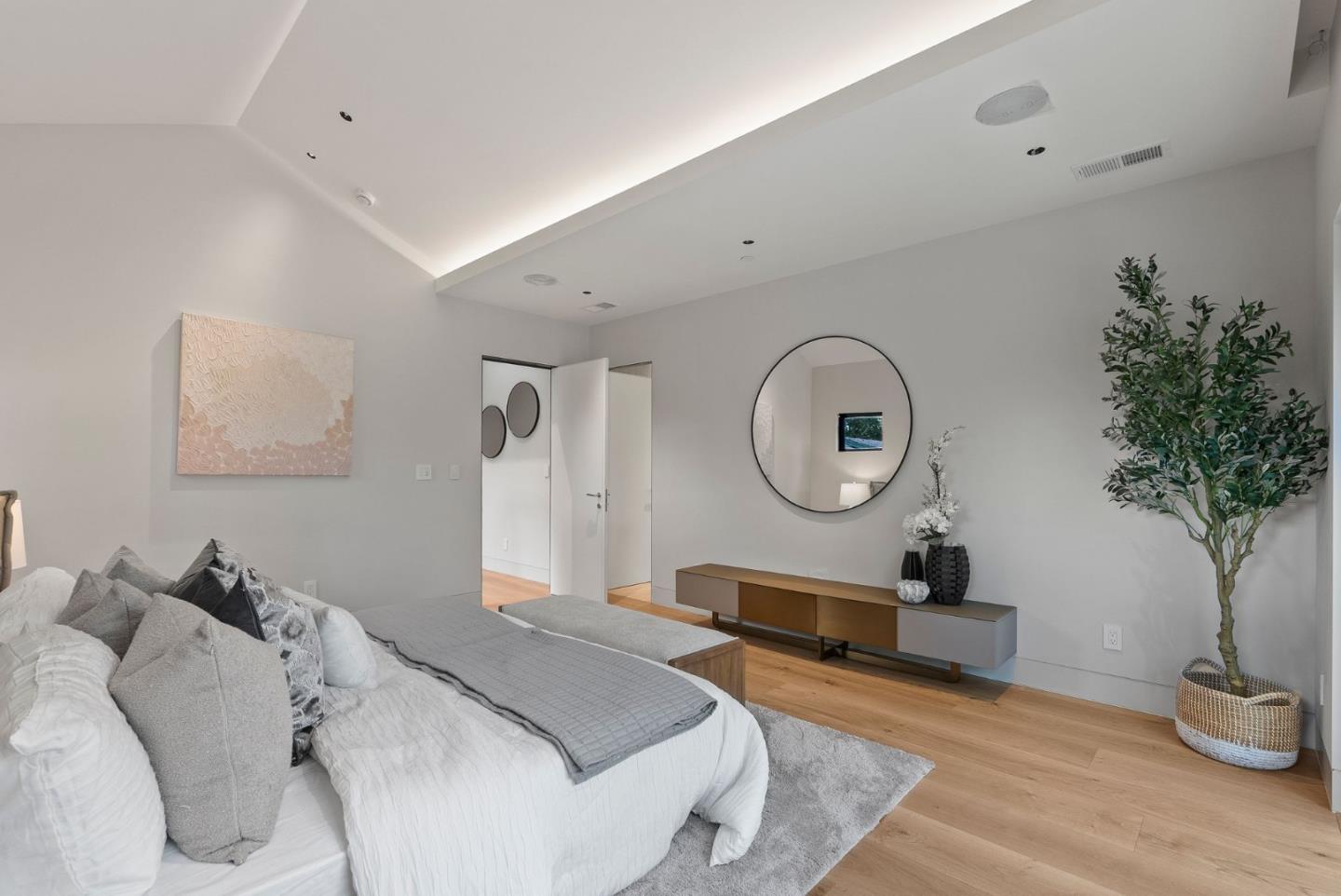 Detail Gallery Image 29 of 68 For 618 Tennyson Ave, Palo Alto,  CA 94301 - 5 Beds | 5/2 Baths