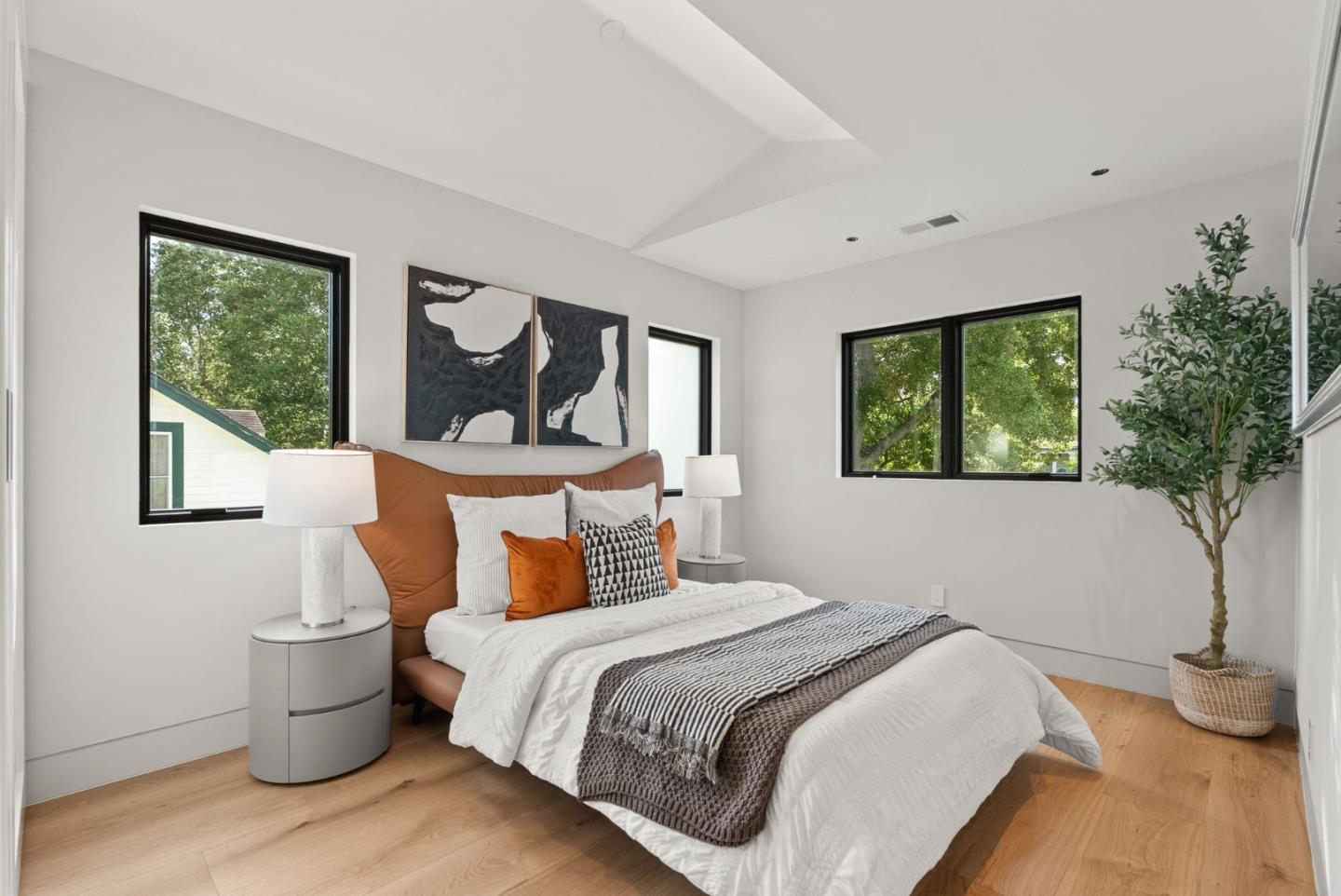 Detail Gallery Image 36 of 68 For 618 Tennyson Ave, Palo Alto,  CA 94301 - 5 Beds | 5/2 Baths