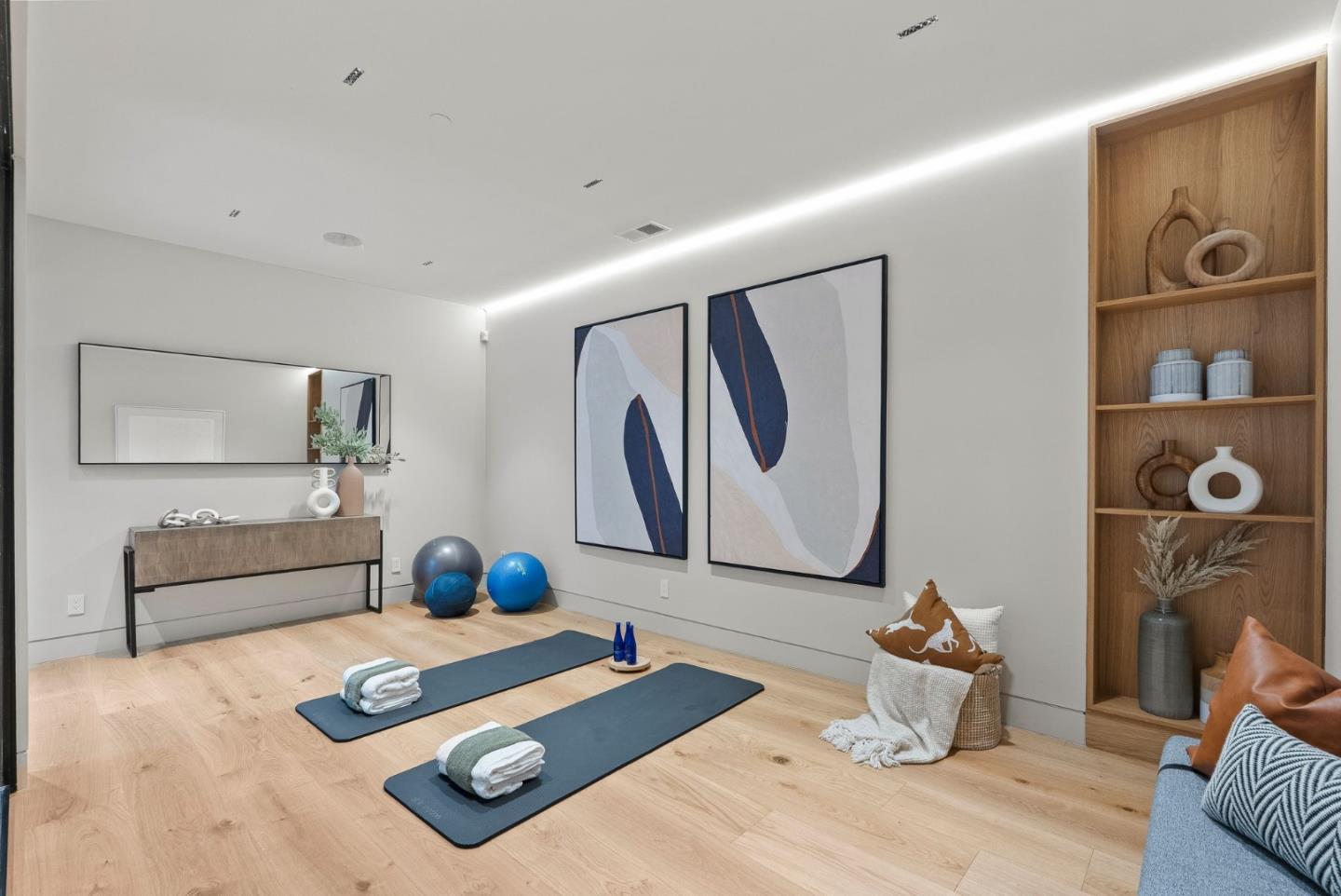 Detail Gallery Image 44 of 68 For 618 Tennyson Ave, Palo Alto,  CA 94301 - 5 Beds | 5/2 Baths