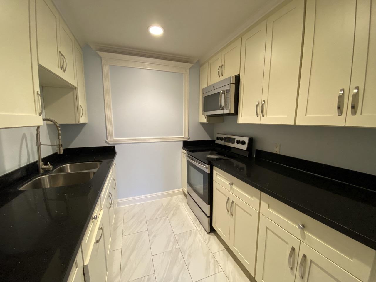 Detail Gallery Image 8 of 19 For 3017 Kaiser Dr #B,  Santa Clara,  CA 95051 - 2 Beds | 1/1 Baths