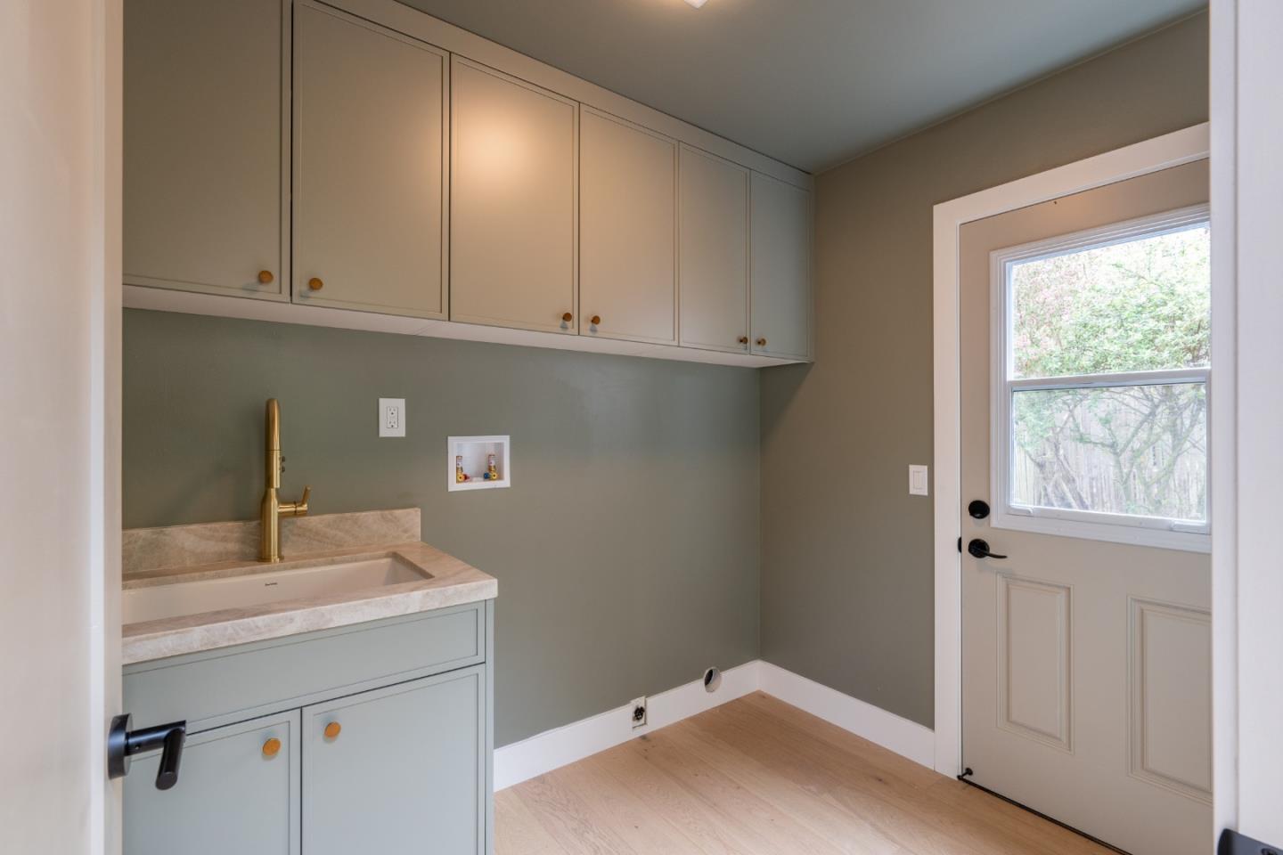 Detail Gallery Image 14 of 31 For 1121 Circle Rd, Pebble Beach,  CA 93953 - 3 Beds | 2/1 Baths