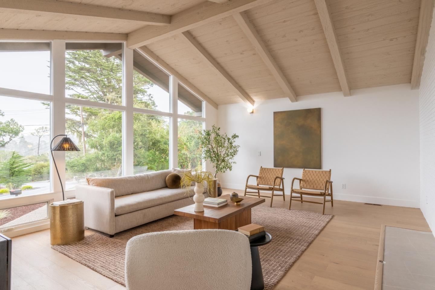 Detail Gallery Image 2 of 31 For 1121 Circle Rd, Pebble Beach,  CA 93953 - 3 Beds | 2/1 Baths